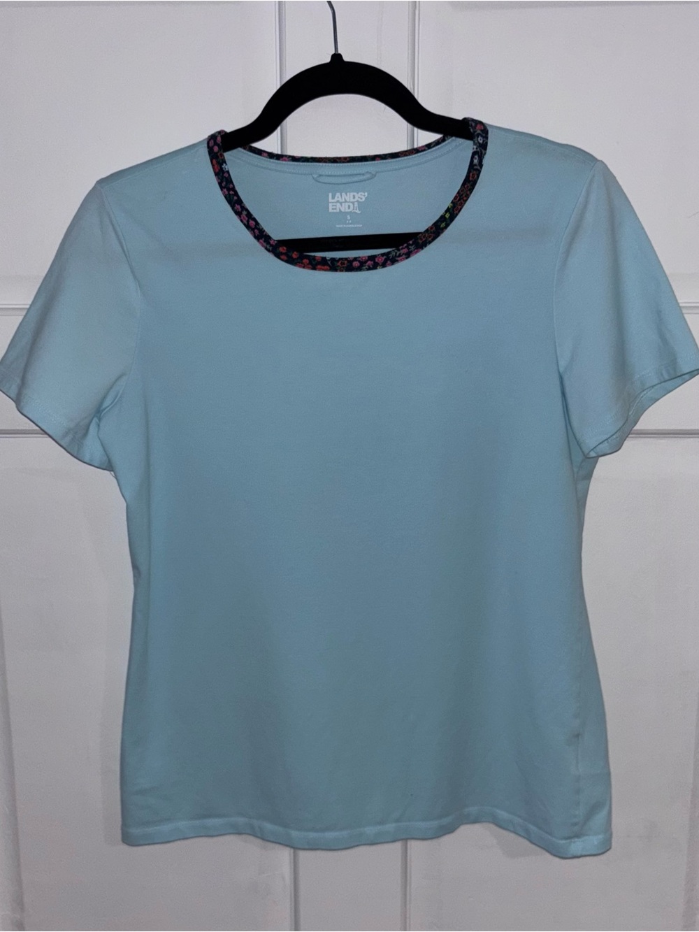 Lands' End Light Blue Cotton Spandex Short Sleeve Tee Floral Neck Trim Like New